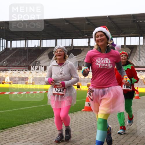 08.12.2024 - St. Pauli X-Mass-Run No. 14 Yannick Fuchs http://msf.ph/oto/7471860 08.12.2024 10:06:00 Ziel 65, 175, 751, 932, 1068, 1178, 1232, 1243, 1605, 1643, 1650, 2077, 2306, 2308, 2344, 2435, 2474, 2603, 2908, 3006, 3114, 3115, 3118, 3184, 3302 meine-sportfotos.de