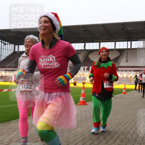 08.12.2024 - St. Pauli X-Mass-Run No. 14 Yannick Fuchs http://msf.ph/oto/7471869 08.12.2024 10:06:01 Ziel 40, 65, 175, 751, 932, 1068, 1232, 1243, 1605, 1643, 1650, 2077, 2306, 2308, 2344, 2435, 2474, 2603, 2908, 3006, 3114, 3115, 3118, 3184, 3302 meine-sportfotos.de