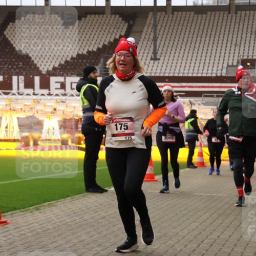 08.12.2024 - St. Pauli X-Mass-Run No. 14 Yannick Fuchs http://msf.ph/oto/7471885 08.12.2024 10:06:04 Ziel 40, 65, 175, 1068, 1232, 1243, 2306, 2308, 2344, 2435, 2474, 2908, 3006, 3115, 3118, 3184 meine-sportfotos.de