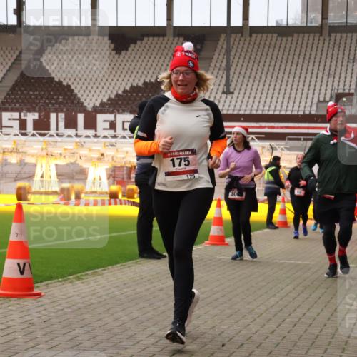 08.12.2024 - St. Pauli X-Mass-Run No. 14 Yannick Fuchs http://msf.ph/oto/7471889 08.12.2024 10:06:04 Ziel 40, 65, 175, 1068, 1232, 1243, 2306, 2308, 2344, 2435, 2474, 2908, 3006, 3115, 3118, 3184 meine-sportfotos.de