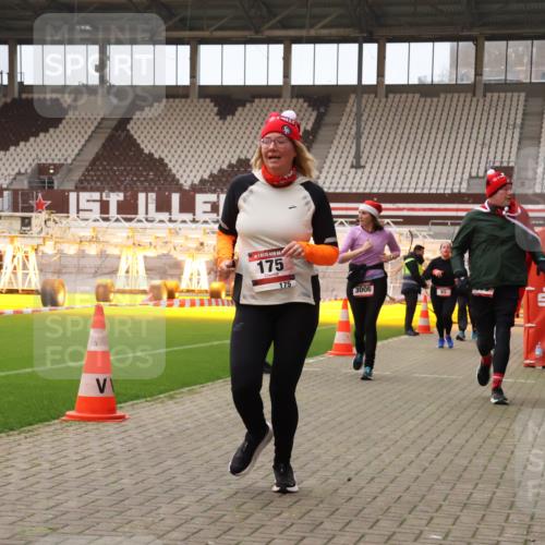 08.12.2024 - St. Pauli X-Mass-Run No. 14 Yannick Fuchs http://msf.ph/oto/7471896 08.12.2024 10:06:04 Ziel 40, 65, 175, 1068, 1232, 1243, 2306, 2308, 2344, 2435, 2474, 2908, 3006, 3115, 3118, 3184 meine-sportfotos.de