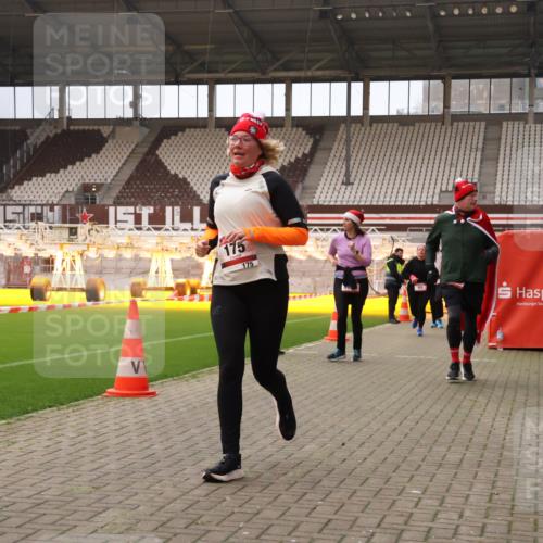 08.12.2024 - St. Pauli X-Mass-Run No. 14 Yannick Fuchs http://msf.ph/oto/7471901 08.12.2024 10:06:04 Ziel 40, 65, 175, 1068, 1232, 1243, 2306, 2308, 2344, 2435, 2474, 2908, 3006, 3115, 3118, 3184 meine-sportfotos.de