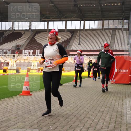 08.12.2024 - St. Pauli X-Mass-Run No. 14 Yannick Fuchs http://msf.ph/oto/7471903 08.12.2024 10:06:04 Ziel 40, 65, 175, 1068, 1232, 1243, 2306, 2308, 2344, 2435, 2474, 2908, 3006, 3115, 3118, 3184 meine-sportfotos.de
