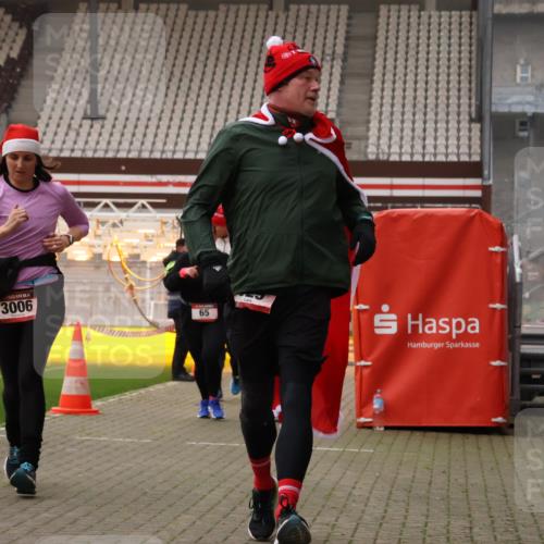 08.12.2024 - St. Pauli X-Mass-Run No. 14 Yannick Fuchs http://msf.ph/oto/7471908 08.12.2024 10:06:06 Ziel 40, 65, 175, 1013, 1016, 1068, 1232, 1243, 1563, 2474, 3006, 3115, 3118, 3184 meine-sportfotos.de