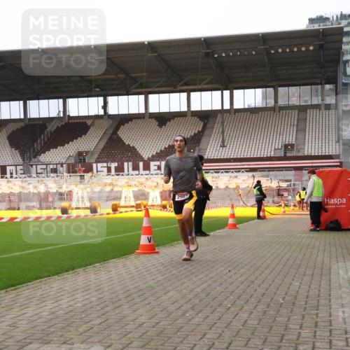 08.12.2024 - St. Pauli X-Mass-Run No. 14 Yannick Fuchs http://msf.ph/oto/7471909 08.12.2024 09:50:43 Ziel 2957 meine-sportfotos.de