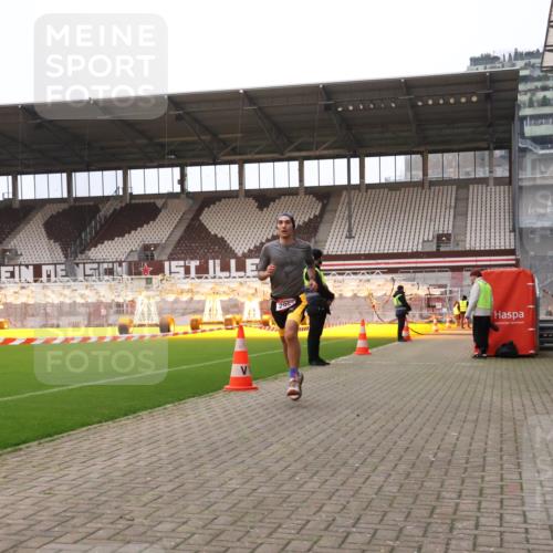 08.12.2024 - St. Pauli X-Mass-Run No. 14 Yannick Fuchs http://msf.ph/oto/7471911 08.12.2024 09:50:43 Ziel 2957 meine-sportfotos.de