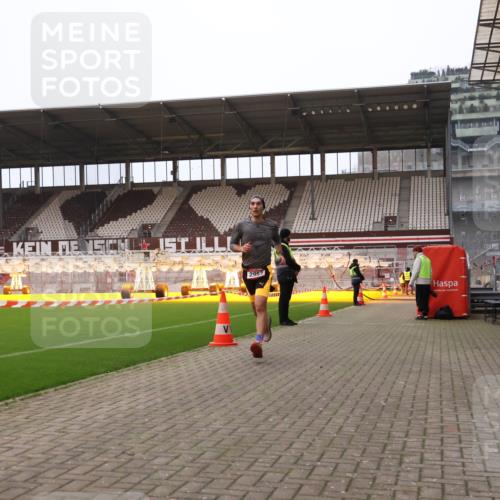 08.12.2024 - St. Pauli X-Mass-Run No. 14 Yannick Fuchs http://msf.ph/oto/7471913 08.12.2024 09:50:43 Ziel 2957 meine-sportfotos.de