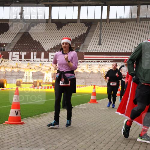 08.12.2024 - St. Pauli X-Mass-Run No. 14 Yannick Fuchs http://msf.ph/oto/7471916 08.12.2024 10:06:07 Ziel 40, 65, 175, 696, 1013, 1016, 1068, 1232, 1243, 1563, 2474, 3006, 3115, 3118, 3184 meine-sportfotos.de
