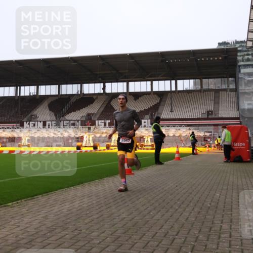 08.12.2024 - St. Pauli X-Mass-Run No. 14 Yannick Fuchs http://msf.ph/oto/7471918 08.12.2024 09:50:44 Ziel 2957 meine-sportfotos.de