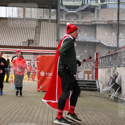 08.12.2024 - St. Pauli X-Mass-Run No. 14 Yannick Fuchs http://msf.ph/oto/7471919 08.12.2024 10:06:07 Ziel 40, 65, 175, 696, 1013, 1016, 1068, 1232, 1243, 1563, 2474, 3006, 3115, 3118, 3184 meine-sportfotos.de