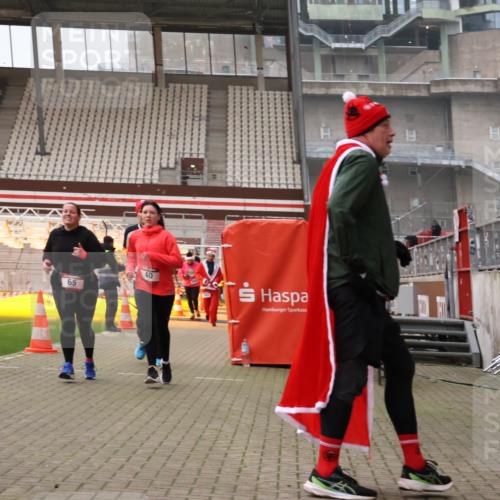 08.12.2024 - St. Pauli X-Mass-Run No. 14 Yannick Fuchs http://msf.ph/oto/7471920 08.12.2024 10:06:07 Ziel 40, 65, 175, 696, 1013, 1016, 1068, 1232, 1243, 1563, 2474, 3006, 3115, 3118, 3184 meine-sportfotos.de