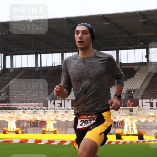 08.12.2024 - St. Pauli X-Mass-Run No. 14 Yannick Fuchs http://msf.ph/oto/7471930 08.12.2024 09:50:45 Ziel 2957 meine-sportfotos.de