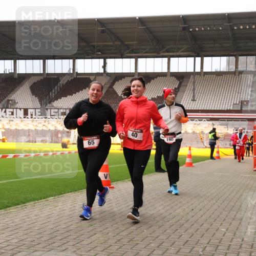 08.12.2024 - St. Pauli X-Mass-Run No. 14 Yannick Fuchs http://msf.ph/oto/7471935 08.12.2024 10:06:11 Ziel 40, 65, 175, 696, 1013, 1016, 1068, 1232, 1243, 1563, 2474, 2894, 3006, 3184 meine-sportfotos.de