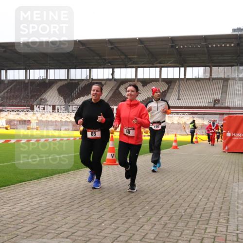 08.12.2024 - St. Pauli X-Mass-Run No. 14 Yannick Fuchs http://msf.ph/oto/7471940 08.12.2024 10:06:11 Ziel 40, 65, 175, 696, 1013, 1016, 1068, 1232, 1243, 1563, 2474, 2894, 3006, 3184 meine-sportfotos.de