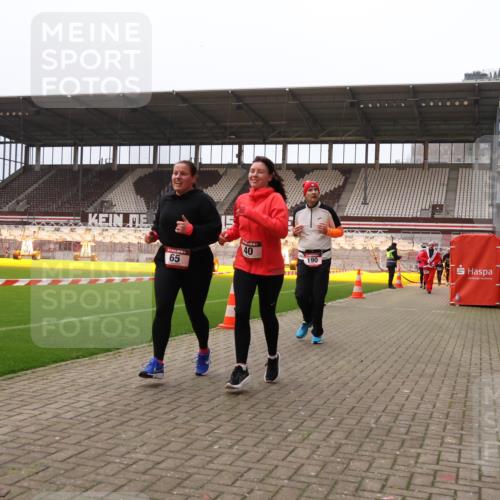 08.12.2024 - St. Pauli X-Mass-Run No. 14 Yannick Fuchs http://msf.ph/oto/7471944 08.12.2024 10:06:11 Ziel 40, 65, 175, 696, 1013, 1016, 1068, 1232, 1243, 1563, 2474, 2894, 3006, 3184 meine-sportfotos.de