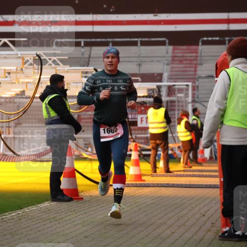 08.12.2024 - St. Pauli X-Mass-Run No. 14 Yannick Fuchs http://msf.ph/oto/7471945 08.12.2024 09:51:02 Ziel 2, 1607 meine-sportfotos.de