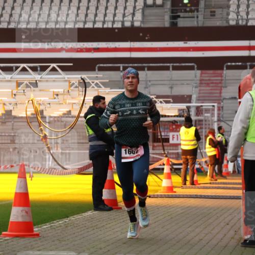 08.12.2024 - St. Pauli X-Mass-Run No. 14 Yannick Fuchs http://msf.ph/oto/7471950 08.12.2024 09:51:03 Ziel 2, 1607 meine-sportfotos.de