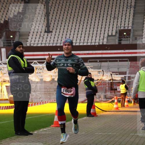 08.12.2024 - St. Pauli X-Mass-Run No. 14 Yannick Fuchs http://msf.ph/oto/7471963 08.12.2024 09:51:04 Ziel 2, 1607 meine-sportfotos.de
