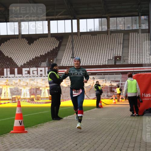 08.12.2024 - St. Pauli X-Mass-Run No. 14 Yannick Fuchs http://msf.ph/oto/7471978 08.12.2024 09:51:05 Ziel 2, 1607 meine-sportfotos.de
