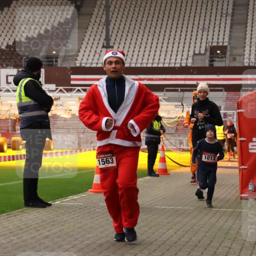 08.12.2024 - St. Pauli X-Mass-Run No. 14 Yannick Fuchs http://msf.ph/oto/7471979 08.12.2024 10:06:16 Ziel 40, 65, 175, 696, 1013, 1016, 1068, 1232, 1563, 2894, 3006 meine-sportfotos.de