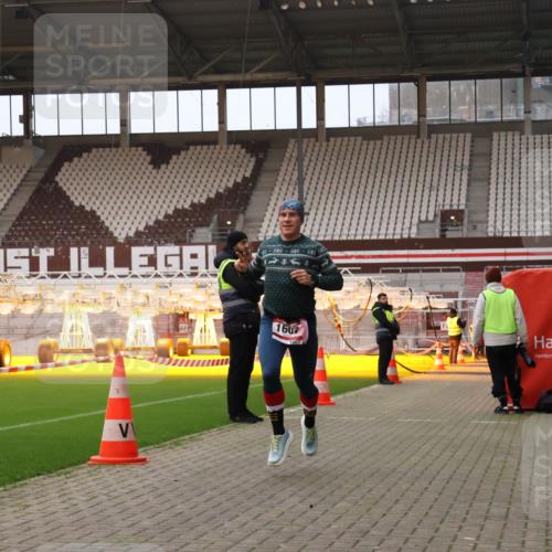 08.12.2024 - St. Pauli X-Mass-Run No. 14 Yannick Fuchs http://msf.ph/oto/7471981 08.12.2024 09:51:05 Ziel 2, 1607 meine-sportfotos.de