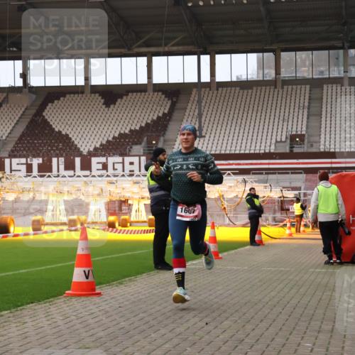 08.12.2024 - St. Pauli X-Mass-Run No. 14 Yannick Fuchs http://msf.ph/oto/7471984 08.12.2024 09:51:05 Ziel 2, 1607 meine-sportfotos.de