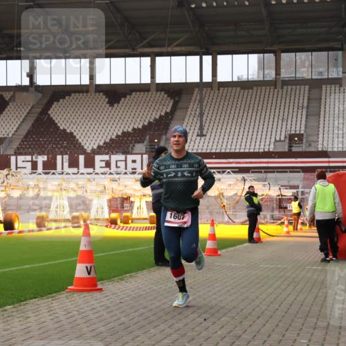 08.12.2024 - St. Pauli X-Mass-Run No. 14 Yannick Fuchs http://msf.ph/oto/7471991 08.12.2024 09:51:05 Ziel 2, 1607 meine-sportfotos.de