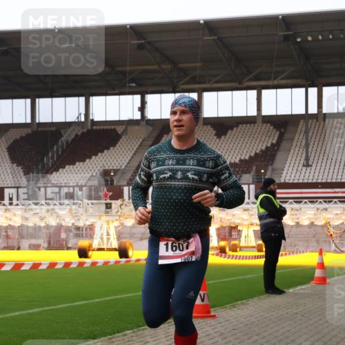 08.12.2024 - St. Pauli X-Mass-Run No. 14 Yannick Fuchs http://msf.ph/oto/7471992 08.12.2024 09:51:06 Ziel 2, 1607 meine-sportfotos.de