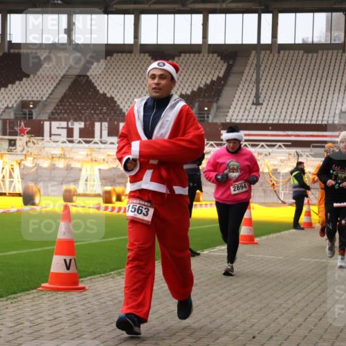 08.12.2024 - St. Pauli X-Mass-Run No. 14 Yannick Fuchs http://msf.ph/oto/7471994 08.12.2024 10:06:18 Ziel 40, 65, 696, 1013, 1016, 1068, 1232, 1563, 2894, 3006 meine-sportfotos.de