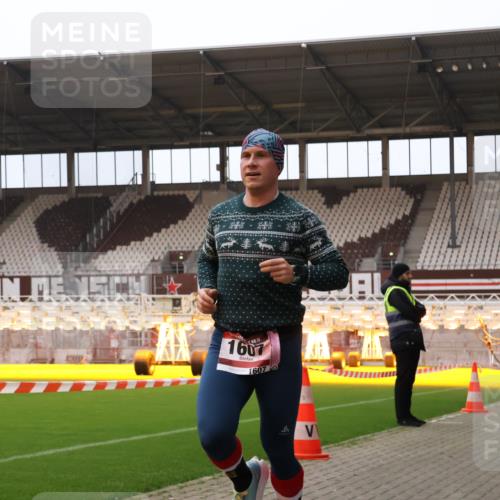 08.12.2024 - St. Pauli X-Mass-Run No. 14 Yannick Fuchs http://msf.ph/oto/7471995 08.12.2024 09:51:06 Ziel 2, 1607 meine-sportfotos.de