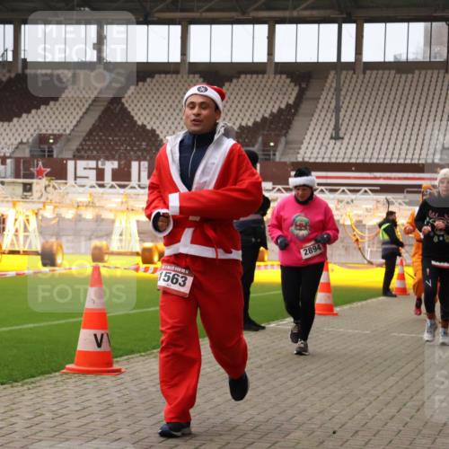 08.12.2024 - St. Pauli X-Mass-Run No. 14 Yannick Fuchs http://msf.ph/oto/7471997 08.12.2024 10:06:18 Ziel 40, 65, 696, 1013, 1016, 1068, 1232, 1563, 2894, 3006 meine-sportfotos.de