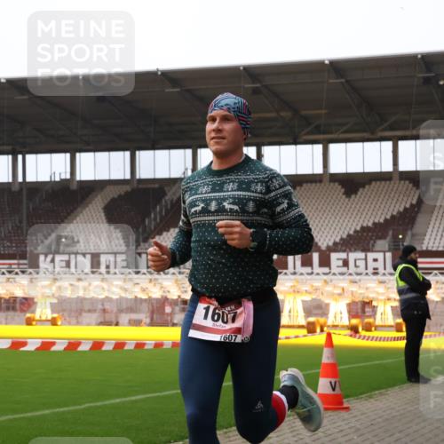 08.12.2024 - St. Pauli X-Mass-Run No. 14 Yannick Fuchs http://msf.ph/oto/7472004 08.12.2024 09:51:06 Ziel 2, 1607 meine-sportfotos.de