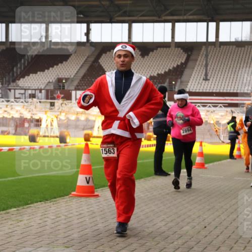08.12.2024 - St. Pauli X-Mass-Run No. 14 Yannick Fuchs http://msf.ph/oto/7472006 08.12.2024 10:06:18 Ziel 40, 65, 696, 1013, 1016, 1068, 1232, 1563, 2894, 3006 meine-sportfotos.de