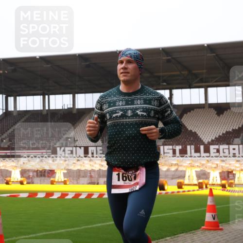 08.12.2024 - St. Pauli X-Mass-Run No. 14 Yannick Fuchs http://msf.ph/oto/7472011 08.12.2024 09:51:06 Ziel 2, 1607 meine-sportfotos.de