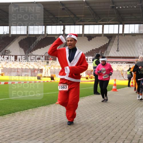 08.12.2024 - St. Pauli X-Mass-Run No. 14 Yannick Fuchs http://msf.ph/oto/7472012 08.12.2024 10:06:18 Ziel 40, 65, 696, 1013, 1016, 1068, 1232, 1563, 2894, 3006 meine-sportfotos.de