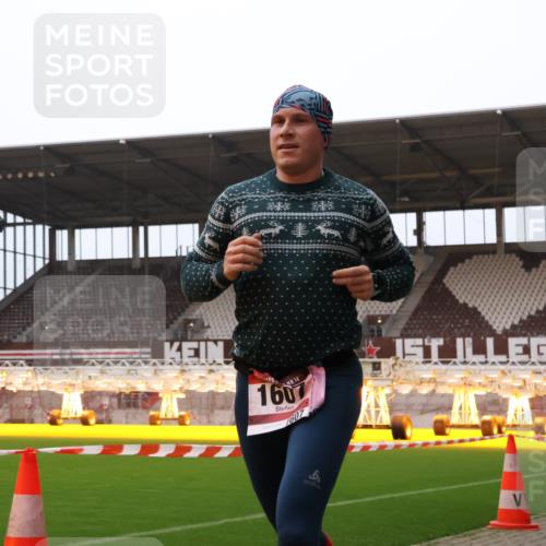 08.12.2024 - St. Pauli X-Mass-Run No. 14 Yannick Fuchs http://msf.ph/oto/7472014 08.12.2024 09:51:07 Ziel 2, 1607 meine-sportfotos.de