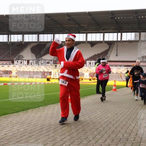 08.12.2024 - St. Pauli X-Mass-Run No. 14 Yannick Fuchs http://msf.ph/oto/7472018 08.12.2024 10:06:18 Ziel 40, 65, 696, 1013, 1016, 1068, 1232, 1563, 2894, 3006 meine-sportfotos.de