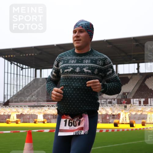 08.12.2024 - St. Pauli X-Mass-Run No. 14 Yannick Fuchs http://msf.ph/oto/7472020 08.12.2024 09:51:07 Ziel 2, 1607 meine-sportfotos.de