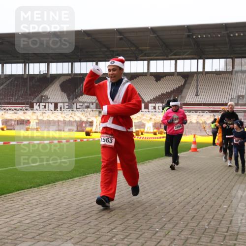 08.12.2024 - St. Pauli X-Mass-Run No. 14 Yannick Fuchs http://msf.ph/oto/7472022 08.12.2024 10:06:18 Ziel 40, 65, 696, 1013, 1016, 1068, 1232, 1563, 2894, 3006 meine-sportfotos.de