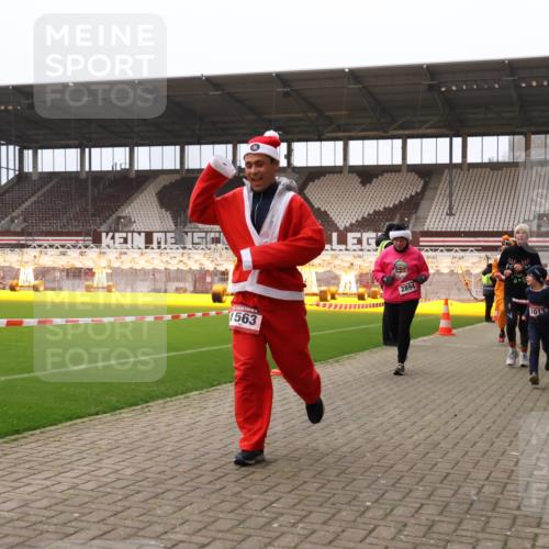 08.12.2024 - St. Pauli X-Mass-Run No. 14 Yannick Fuchs http://msf.ph/oto/7472025 08.12.2024 10:06:18 Ziel 40, 65, 696, 1013, 1016, 1068, 1232, 1563, 2894, 3006 meine-sportfotos.de