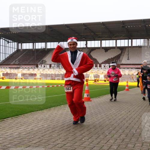 08.12.2024 - St. Pauli X-Mass-Run No. 14 Yannick Fuchs http://msf.ph/oto/7472029 08.12.2024 10:06:19 Ziel 40, 65, 78, 696, 1013, 1016, 1068, 1232, 1563, 2894, 3006 meine-sportfotos.de