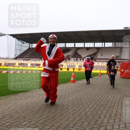 08.12.2024 - St. Pauli X-Mass-Run No. 14 Yannick Fuchs http://msf.ph/oto/7472046 08.12.2024 10:06:19 Ziel 40, 65, 78, 696, 1013, 1016, 1068, 1232, 1563, 2894, 3006 meine-sportfotos.de