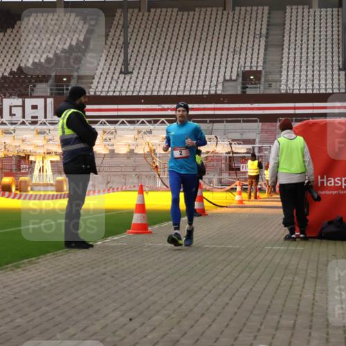 08.12.2024 - St. Pauli X-Mass-Run No. 14 Yannick Fuchs http://msf.ph/oto/7472050 08.12.2024 09:51:14 Ziel 2, 1607, 3309 meine-sportfotos.de
