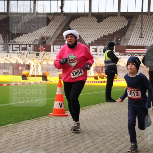 08.12.2024 - St. Pauli X-Mass-Run No. 14 Yannick Fuchs http://msf.ph/oto/7472051 08.12.2024 10:06:20 Ziel 40, 65, 78, 696, 1013, 1016, 1232, 1563, 2894, 3006 meine-sportfotos.de