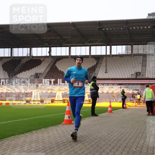 08.12.2024 - St. Pauli X-Mass-Run No. 14 Yannick Fuchs http://msf.ph/oto/7472077 08.12.2024 09:51:16 Ziel 2, 1607, 2757, 3309 meine-sportfotos.de