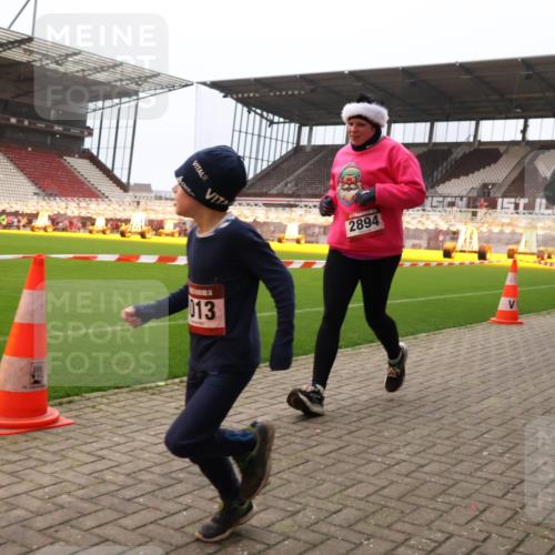 08.12.2024 - St. Pauli X-Mass-Run No. 14 Yannick Fuchs http://msf.ph/oto/7472080 08.12.2024 10:06:21 Ziel 40, 65, 78, 696, 1013, 1016, 1232, 1563, 2894, 3006 meine-sportfotos.de