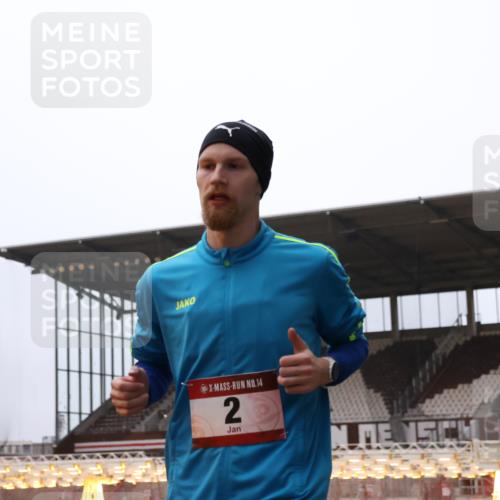 08.12.2024 - St. Pauli X-Mass-Run No. 14 Yannick Fuchs http://msf.ph/oto/7472108 08.12.2024 09:51:17 Ziel 2, 1607, 2757, 3309 meine-sportfotos.de