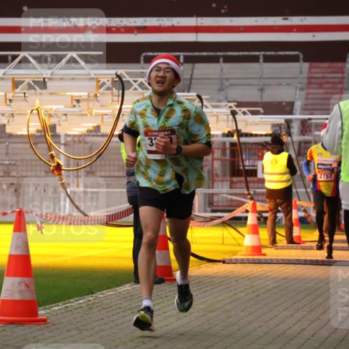08.12.2024 - St. Pauli X-Mass-Run No. 14 Yannick Fuchs http://msf.ph/oto/7472120 08.12.2024 09:51:26 Ziel 1607, 2757, 3309 meine-sportfotos.de