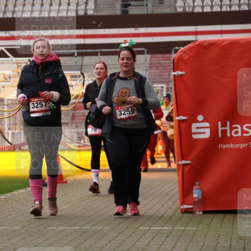 08.12.2024 - St. Pauli X-Mass-Run No. 14 Yannick Fuchs http://msf.ph/oto/7472125 08.12.2024 10:06:29 Ziel 78, 529, 696, 885, 1013, 1016, 1563, 2894, 3257, 3259 meine-sportfotos.de