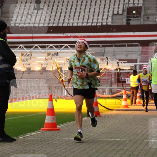 08.12.2024 - St. Pauli X-Mass-Run No. 14 Yannick Fuchs http://msf.ph/oto/7472128 08.12.2024 09:51:26 Ziel 1607, 2757, 3309 meine-sportfotos.de